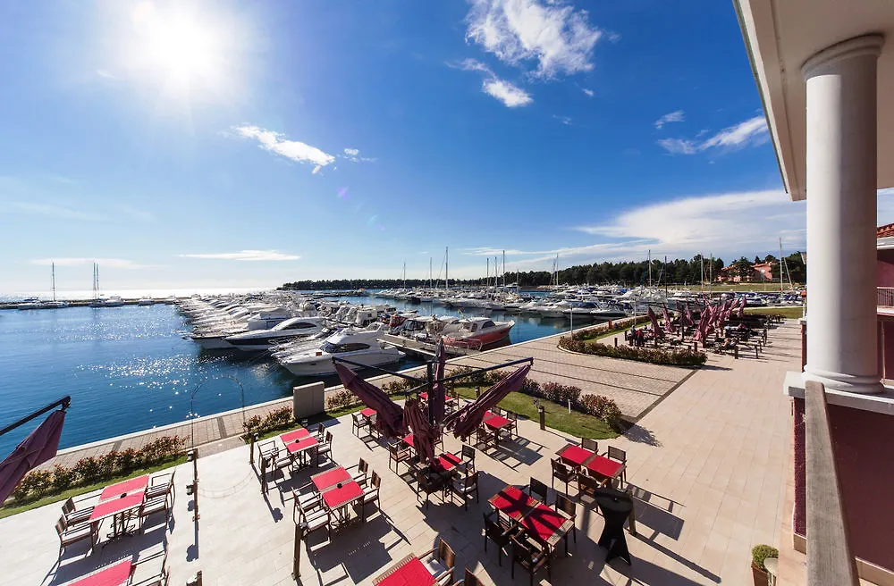 诺狄卡酒店 Novigrad Istria 4*,