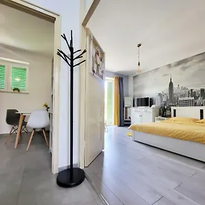  Apartment Cozy With Balcony 10 Min From The Croatia