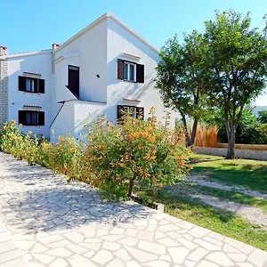 https://apartments-rajko-pag.hotelinzadar.com